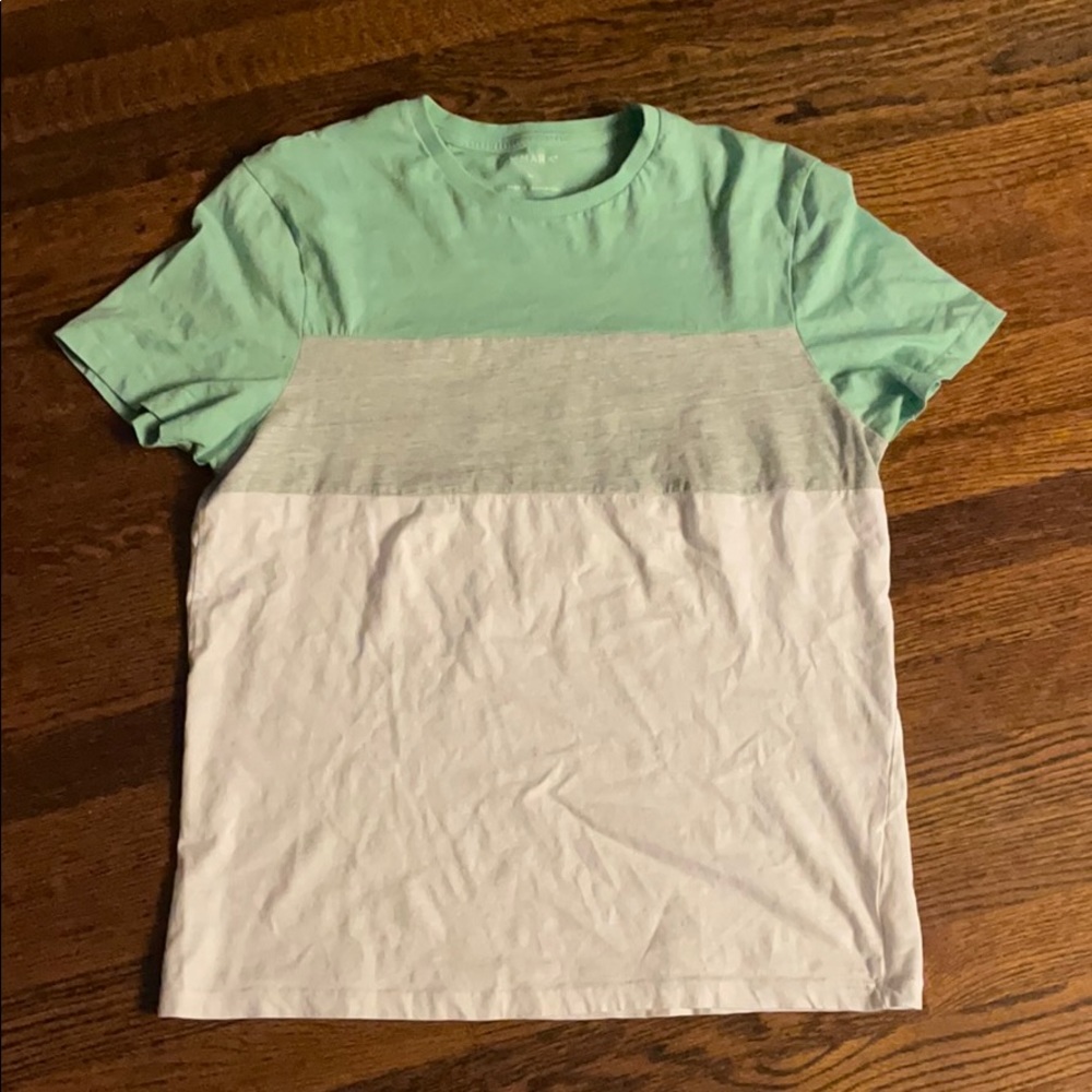 Large t shirt worn few times/ no stains